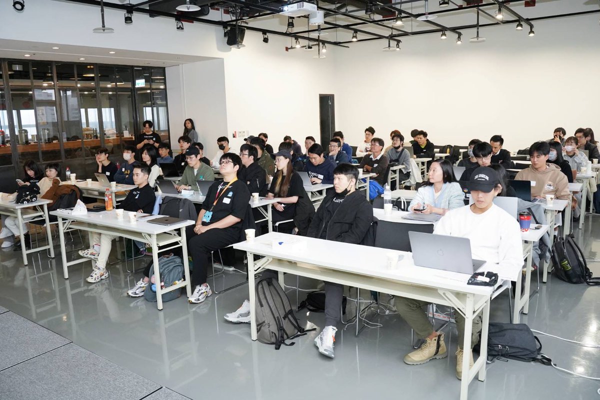 What an incredible time at "Let's Scroll Taipei"! 🇹🇼
A heartfelt thank you to all of you who hung out with us in Taipei. Your energy and passion lit up the place! 🔥 So cool to meet others who are as stoked about web3 security as we are 🫂
Big shoutout to <a href="/Scroll_ZKP/">Scroll</a> , <a href="/1nf0s3cpt/">SunSec</a>