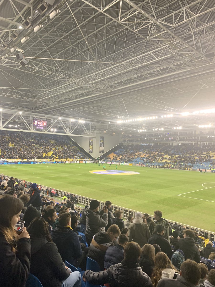 Middagje Arnhem. Maten verwijderd uit die sporthal op id controle want uitLeiden, bieren in café Arnhem met nog 30 Feyenoorders en zingend vanuit het centrum in de een volle bus… en 3 punten mee terug !! 
Vak 123 👊 op naar woensdag