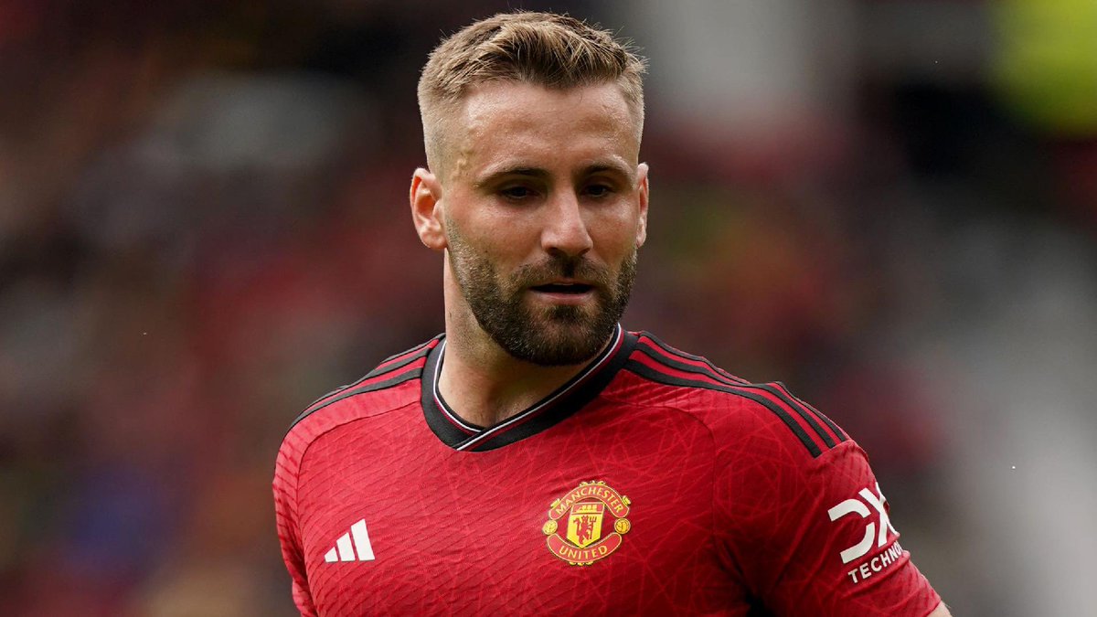 🚨🔴 Luke Shaw fit waka come back play for 𝐌𝐚𝐧𝐜𝐡𝐞𝐬𝐭𝐞𝐫 𝐔𝐧𝐢𝐭𝐞𝐝 vs 𝐍𝐞𝐰𝐩𝐨𝐫𝐭 𝐂𝐨𝐮𝐧𝐭𝐲. Shaw don show good form under Ten Hag, and e absence don dey show for Man United. #MUFC