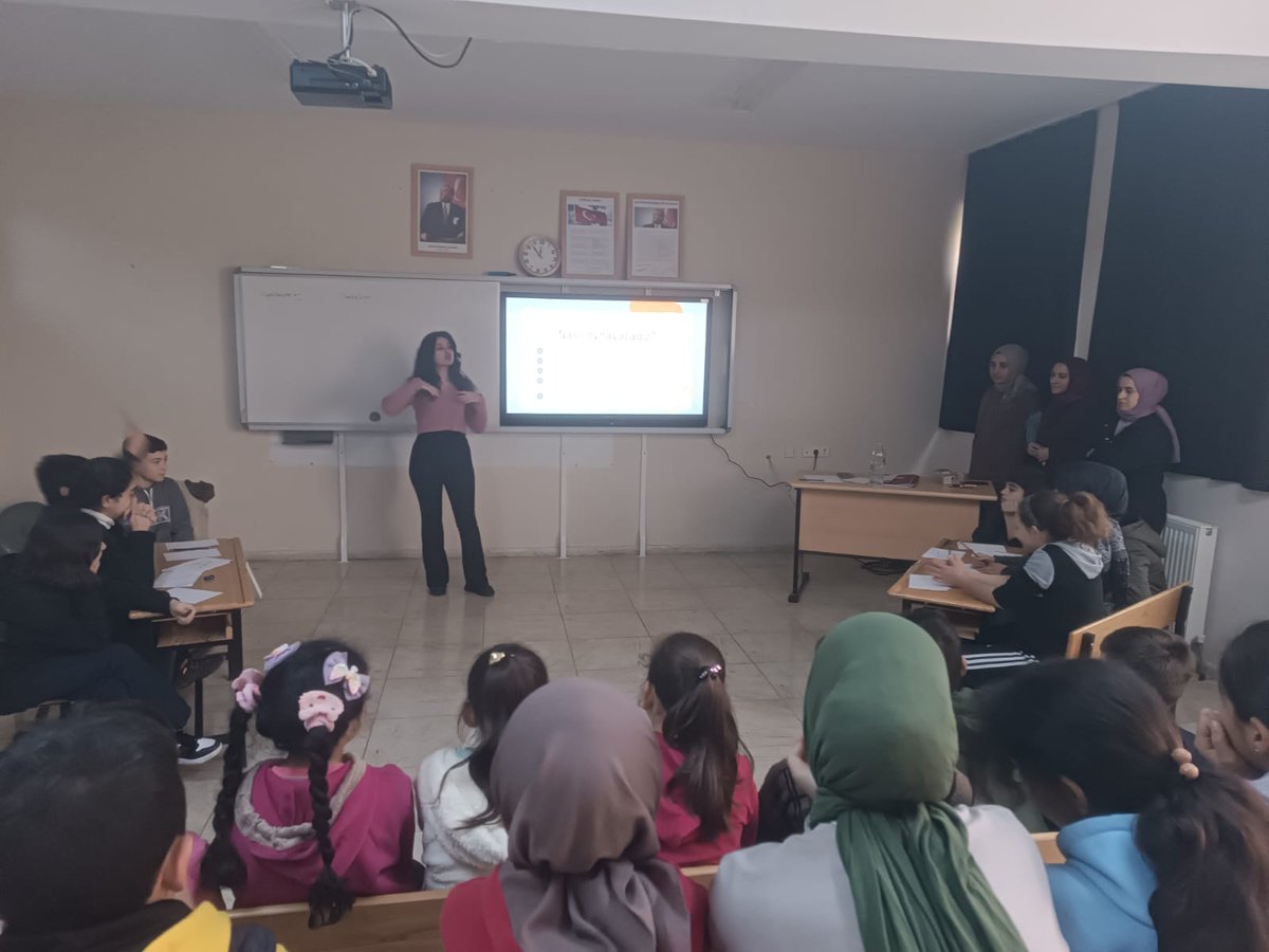 Dönem Sonu Haftası Etkinlikleri kapsamında İkizbaglar İlkokul/ Ortaokulunda yapılan bilgi yarışması ve kelime oyunu. <a href="/tcmeb/">Millî Eğitim Bakanlığı</a> <a href="/mem_siirt/">Siirt İl Millî Eğitim Müdürlüğü</a>