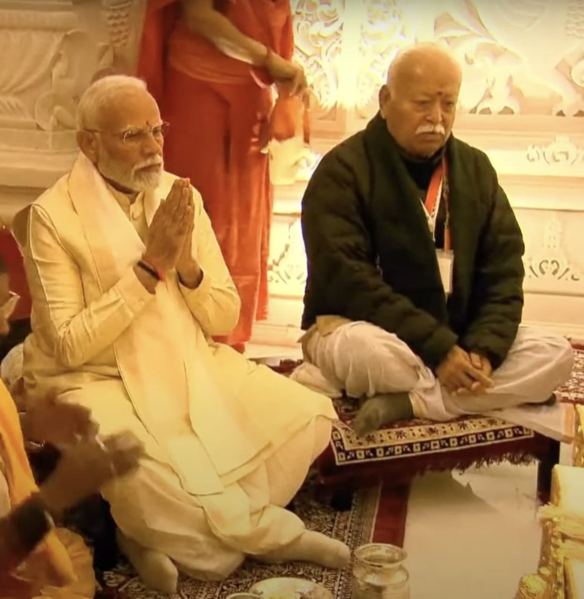 This picture is powerful enough to destroy the entire left ecosystem and pseudo intelligentsia around the world. The burn is real 🚩

#RamMandirPranPrathistha
#JaiShreeRam 
#AyodhaRamMandir 
#RamLallaVirajman 
#RamLalla 
#Ram
#AyodhyaRamMandir