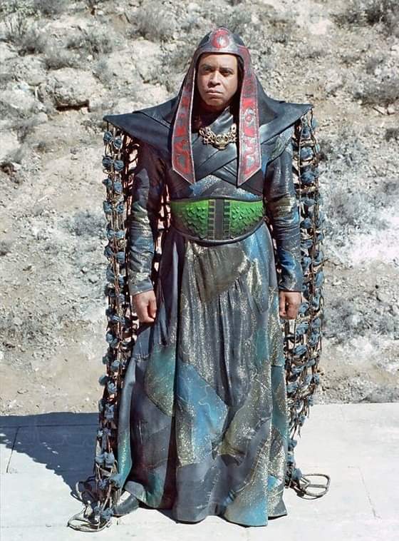 ATRightMovies's tweet photo. JAMES EARL JONES on the set of Conan The Barbarian (1982). https://t.co/IVw9tkY3ZB