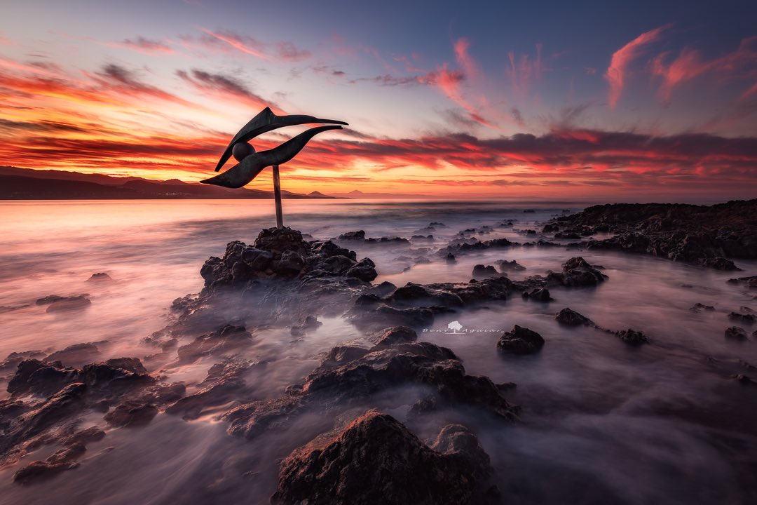 Sunset en la Playa de Las Canteras. 

#grancanaria #laspalmasgc #lascanteras #PlayadelasCanteras #canonespaña #liveforthestory  #sunset