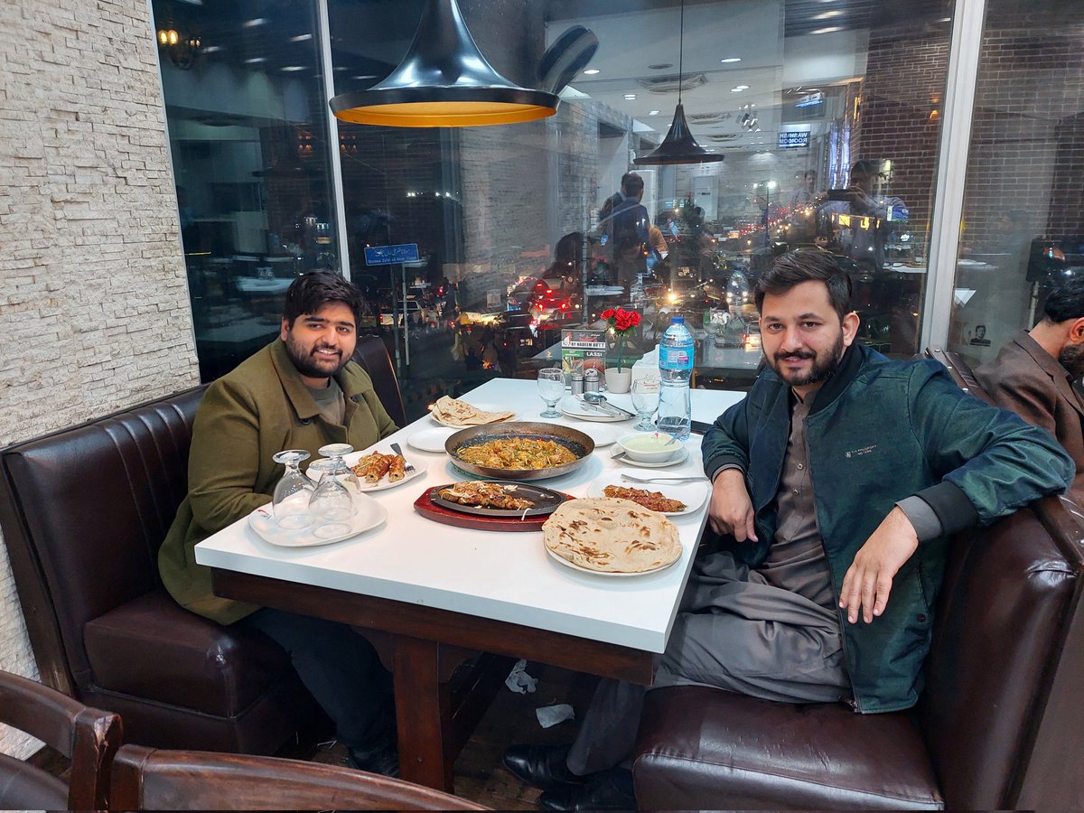 syedalizia1992's tweet photo. Of Lahore, Butt Karahi, and Mr. @zee_himself 🥳 https://t.co/d13Px2tSIb