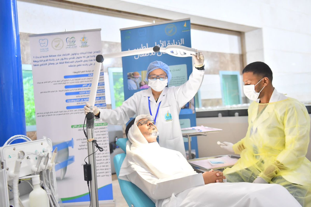 JazanUniversity's tweet photo. #الجامعة_اليوم| معالي رئيس الجامعة #مرعي_القحطاني يطلق  #قافلة_طب_الأسنان4 التي ستجوب العديد من الجهات الحكومية، ومدارس التعليم العام بالمنطقة، للتوعية بصحة الفم والأسنان. 
#جامعة_جازان https://t.co/1Mp2uddmtb