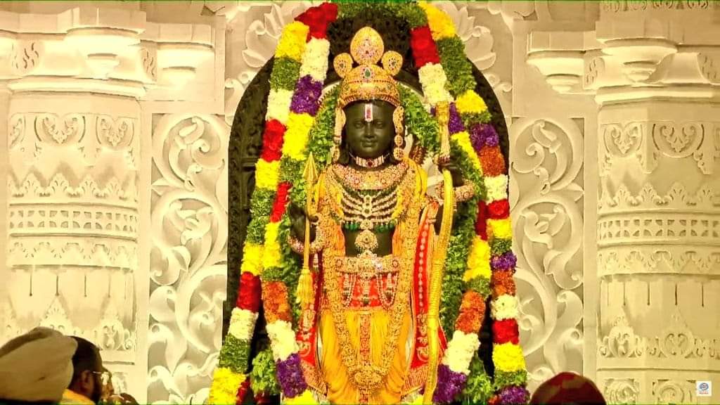 भावुक हूँ आनंदित हूँ
मर्यादित हूँ शरणागत हूँ
सन्तुष्ट  हहूँ नि:शब्द हूँ
बस राममय हूँ ।

सियावर रामचंद्र जी की जय ।

#RamMandirPranPrathistha #JaiShreeRam #RamLallaVirajman 
#ShriRam