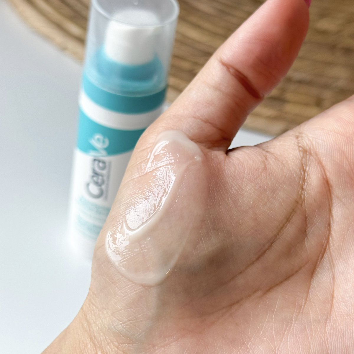 hafonlyone's tweet photo. เข้าไทยแล้วจ้า cerave retinol serum ตัวใหม่ นี่ลองมาพักใหญ่ๆแล้ว จะบอกว่าชีเริ่ดนะ อย่างแรกที่เห็นชัดๆเลยคือรอยสิวลดลงเยอะมาก จากดำๆคือจางเลย ยิ่งพวกรอยใหม่ๆคือแทบไม่มองเห็นแล้ว ผิวเนียนขึ้น สมูทขึ้น สีผิวสม่ำเสมอเท่ากัน ชอบสุดตรงไม่แสบไม่แดงไม่แห้งตึง ทำดี! ทำถ��ง! 1000/10 ไม่หัก https://t.co/zl51V5HRnb