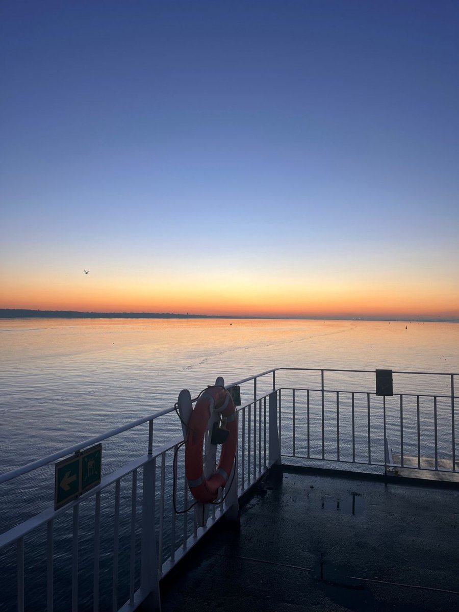 RedFunnelFerry's tweet photo. RED FUNNEL CAM πΈ
When morning commutes look like this.π
Thanks to Louise Collins for sharing these photos from aboard our vehicle ferry from a cold - but beautiful - January morning.βοΈ
#RedFunnel #RedFunnelCam #Ferry #TheSolent #Commute https://t.co/KgT0L6AQ1y