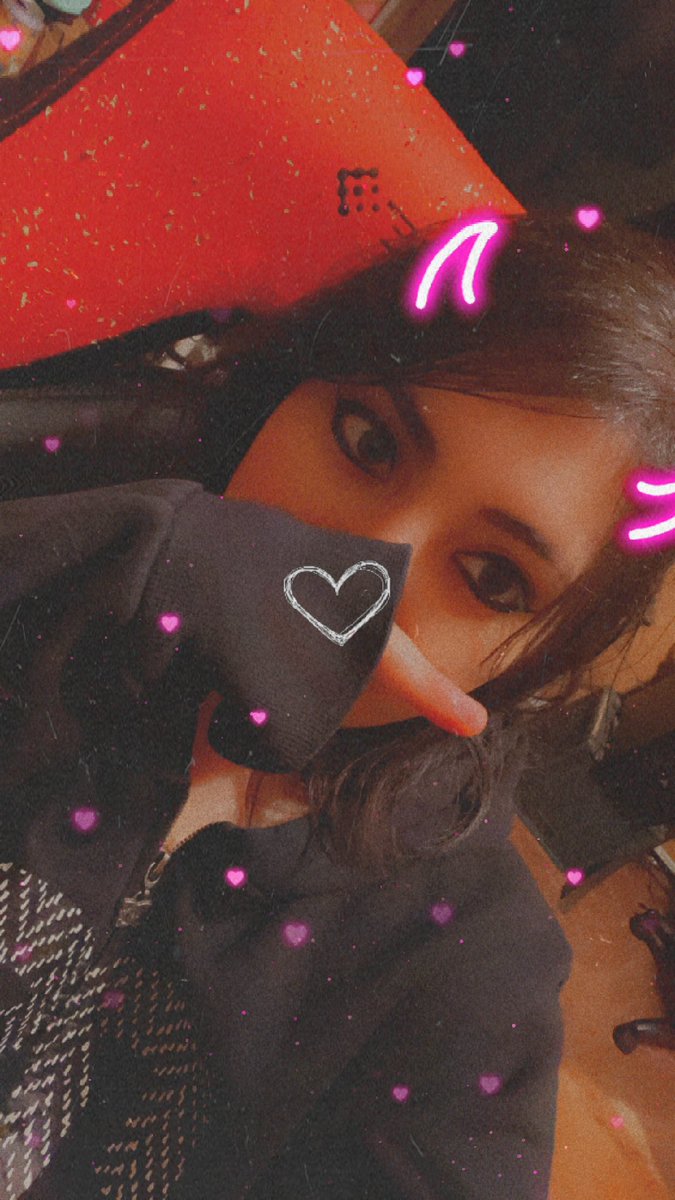 shoshleepy's tweet photo. I got told I looked pretty by some little girls so now I feel confident enough and obligated to post an eyeliner selfie 🫣 https://t.co/SB04eZ8rBr