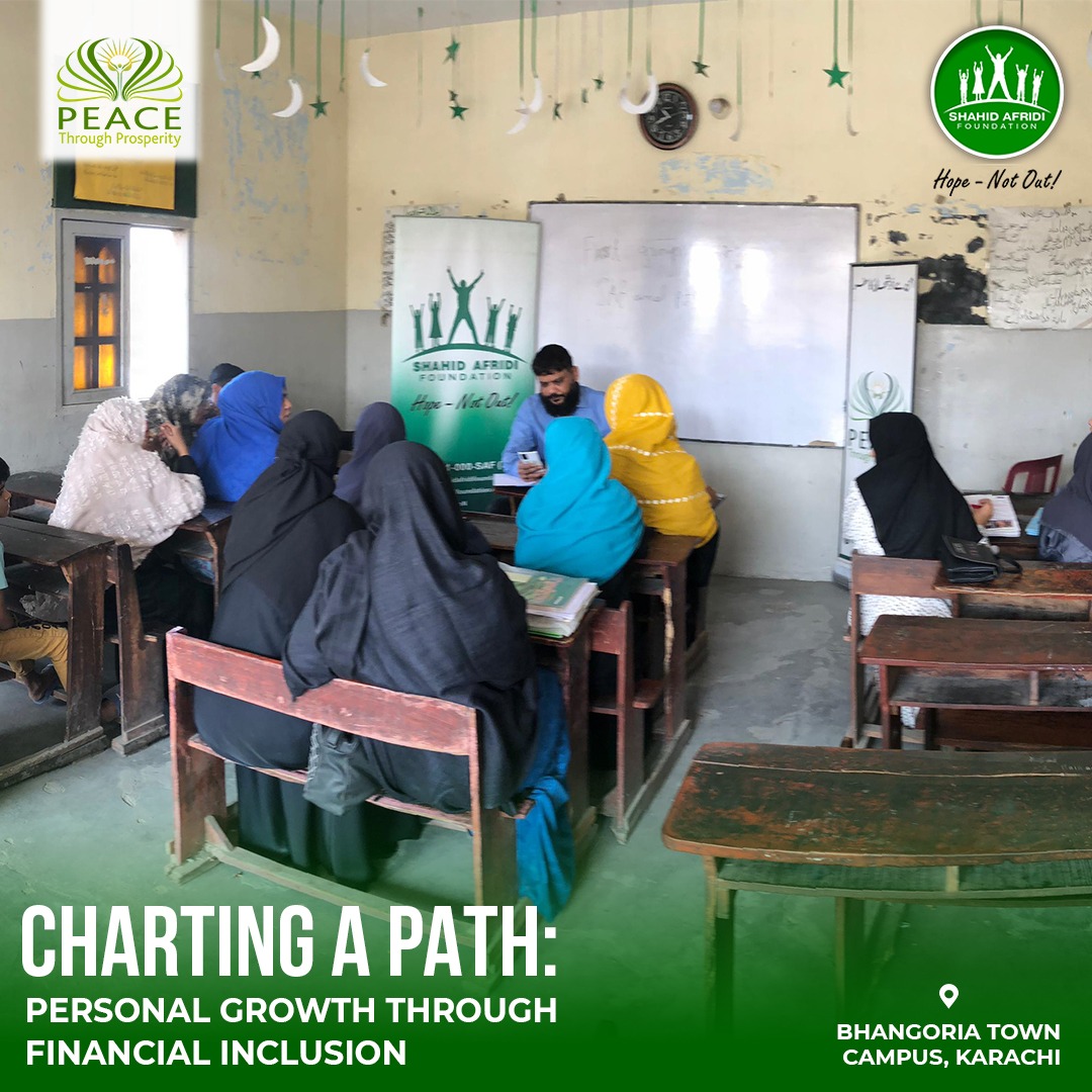 SAFoundationN's tweet photo. Activating entrepreneurial skills across Pakistan! Our Mini MBA session with @BringPTP was held for the parents of #SAFstudents at the #SAFschool Bhangoria Town campus. It walked participants through evolving IT techniques and how they can be used to power Fintech - information that is both useful for entering the workforce and initiating small start-up businesses. Carving better futures to ensure #HopeNotOut!