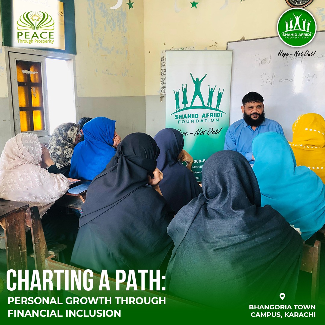 SAFoundationN's tweet photo. Activating entrepreneurial skills across Pakistan! Our Mini MBA session with @BringPTP was held for the parents of #SAFstudents at the #SAFschool Bhangoria Town campus. It walked participants through evolving IT techniques and how they can be used to power Fintech - information that is both useful for entering the workforce and initiating small start-up businesses. Carving better futures to ensure #HopeNotOut!