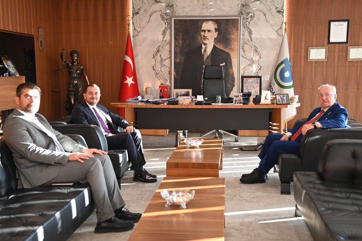 kadira59's tweet photo. AK Parti Tekirdağ Büyükşehir Belediye Başkan Adayı olan Sn. Cüneyt Yüksel ile AK Parti Tekirdağ İl Başkanı Sn. Ali Gümüş’ü ağırladık.
Kendileriyle gündeme dair sohbet edip görüş alışverişinde bulunduk.
Nazik ziyaretleri için teşekkür ederim. https://t.co/iemsL0hTTV