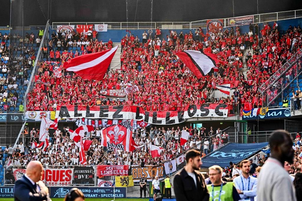 🚨🚨 De nombreux supporters du LOSC dénoncent des propos RACISTES tenus dans le parcage lillois hier face au Racing ! 🤯

« Plusieurs individus dont un qui enlève son t-shirt qui a une écriture SS dessus. »

« Le gardien du RCF et un gardien de 9 ans ont été insultés de sale
