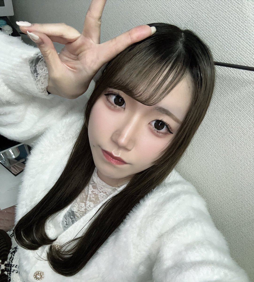 lizu_anipori's tweet photo. 冬ってふわふわニットが一番可愛いと思う☁🤍

 #秋葉原コンカフェ  #コンカフェ  #メイドカフェ  #自撮り界隈 https://t.co/H2dOUDFiMy