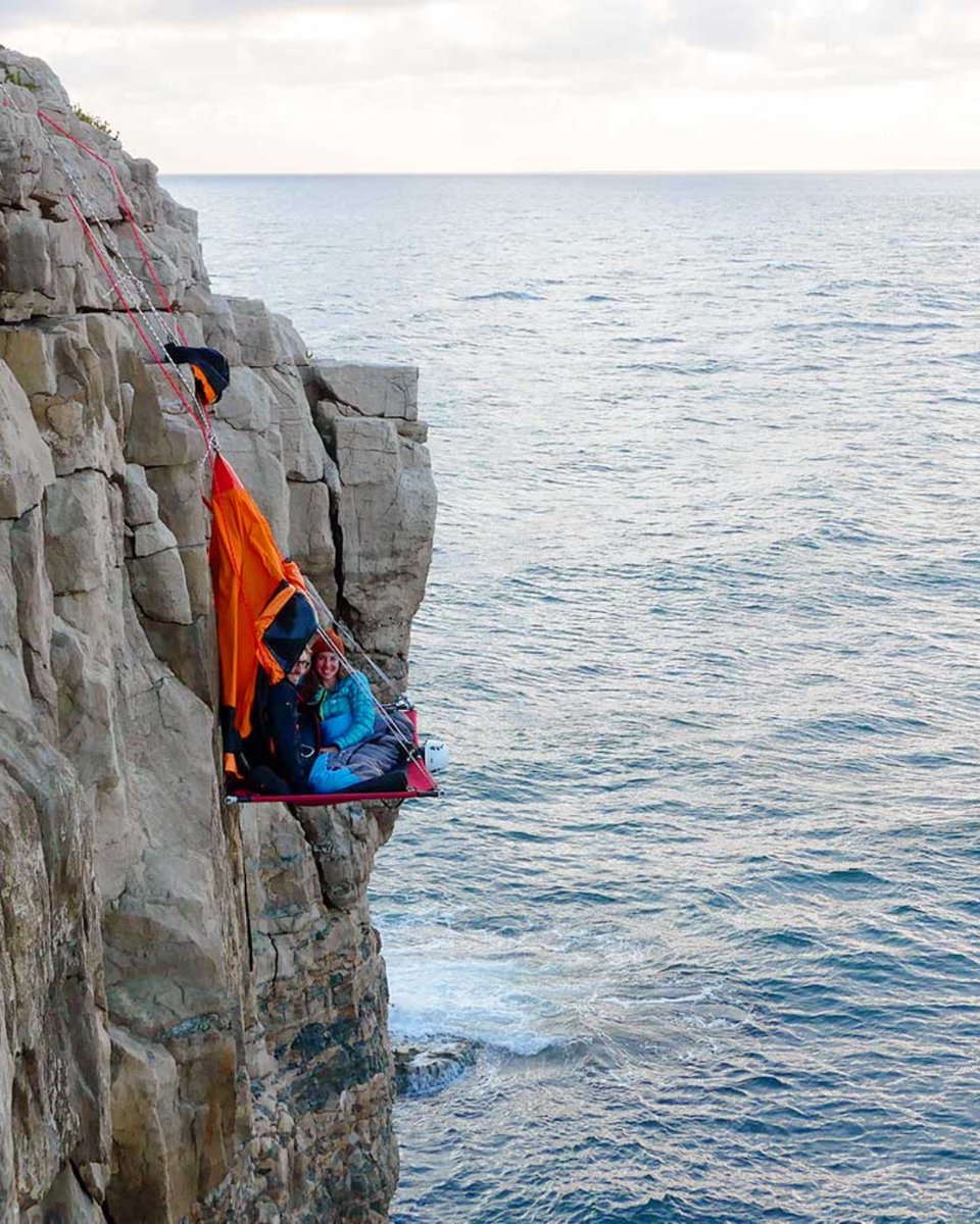 WildBounds's tweet image. Nine Things To Know About Cliff Camping

Outdoors writer and influencer Siân Lewis, aka 'The Girl Outdoors', gives us her top tips on how to take camping to the next level – literally. Read here: bit.ly/48I0gem

#clifcamping #cliffview #campinghigh #lessonsforcamping