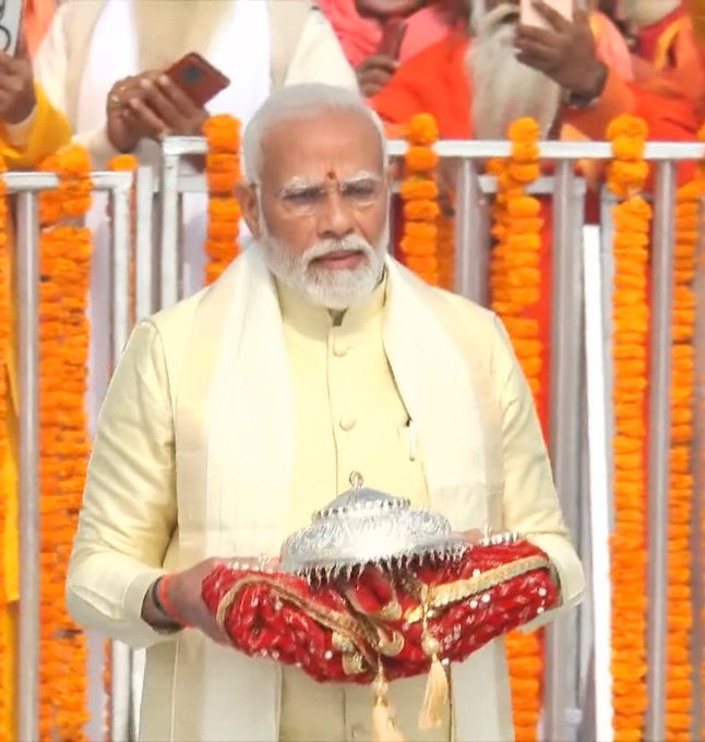 vikasrayraj's tweet photo. श्री राम दरबार में रामभक्त https://t.co/d6PhTViLvT