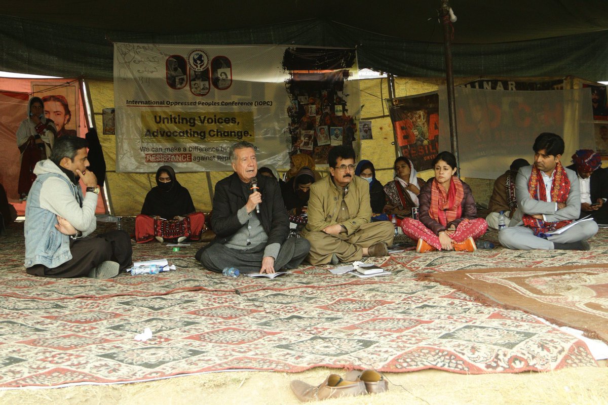 BalochYakjehtiC's tweet photo. Thread 1/2
Yesterday, Baloch Yakjehti Committee successfully conducted its one-day Oppressed Peoples Conference entitled "From Darkness to Dawn: Shedding light on the suffering and agony of the oppressed."

We believe in collective struggle and unity, without which breaking the shackles of oppression is not possible. IOPC is an effort to form an historical bloc of all oppressed people. Since our pain, sufferings, and miseries are the same, we must unite and struggle together.

The state used all means of suppression to sabotage this conference. Firstly, they snatched and confiscated our necessary equipment for the conference. Today, as the World witnessed, they barred our guests from attending the conference complete impunity. Distinguished lecturers, journalists, and human rights activists were harassed, and the organizers of the conference were threatened. However, they failed in their attempts.

We offer our sincere gratitude to the oppressed peoples and their leaders for joining the call for unity and peace. They honored us and our ideals of unity and solidarity by making their presence at this conference despite all difficulties and obstacles. We were delighted and enlightened by their courage and brave experiences, which they shared with us.

Journalist and brave daughter of the immortal Asma Jahangir, Munizae Jahangir, attended today's conference. We admire her dedication and commitment towards humanity and oppressed peoples. She enlightened and encouraged participants by sharing her thoughts in the panel discussion.

Human rights activist and lawyer Advocate Iman Hazir Mazari, a voice of the voiceless, empowered us by sharing her experiences and ideas regarding human rights violations in Pakistan. We are grateful to Senior Activist for the Enforcedly Disappeared Baloch, Mama Qadeer, who traveled from Balochistan to Islamabad. He informed us about the cases of enforced disappearances and extrajudicial killings of Baloch people and shed light on his struggle and the obstacles he is facing.

Distinguished human rights activist and chairperson of the Defence of Human Rights Organisation, Amina Masood, delighted us with her participation in IOPC. She is a ray of hope for the families of enforcedly disappeared individuals.

Zubair Sha Agha, Central Member of PTM, joined us in IOPC. He enlightened us about the suffering and pain of Pashtun people and boldly discussed the importance of unity and understanding between Baloch and Pashtun in this struggle for survival.

Dr. Shalee Baloch, the representative of Baloch Women Forum, joined today's conference. We offer our gratitude to her for joining IOPC and presenting her valuable thoughts regarding the role and challenges of Baloch women in the fight against oppression and colonialism.

We appreciate and acknowledge the presence of Veengas, a vocal journalist for the suppressed and marginalized people. She is truly a remarkable woman and journalist. She admired and enlightened us by sharing her experiences and thoughts.

Oppressed peoples of Gilgit-Baltistan, we acknowledge and admire your dedication and commitment to your rights. Your leader and representatives joined our conference. Baba Jan, along with other brave comrades, joined us and shared his thoughts and vision regarding solidarity and unity.

People of Kashmir, we are admired by your courage and determination towards peace and justice. Much like all oppressed nations of this country, you have been suffering from oppression for decades. Today we were joined by your brave daughter Tahira Tauqeer, who briefed us about your struggle for freedom and justice.

We were delighted by the presence of Mr. Afrasiab Khattak, a senior member of the Human Rights Commission of Pakistan and former senator. A veteran politician and humble human being, his valuable thoughts and contributions for democracy and human rights encourage generations.

#MarchAgainstBalochGenocide