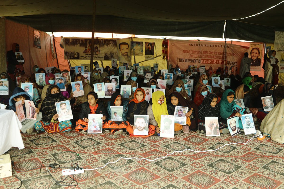 BalochYakjehtiC's tweet photo. Thread 1/2
Yesterday, Baloch Yakjehti Committee successfully conducted its one-day Oppressed Peoples Conference entitled "From Darkness to Dawn: Shedding light on the suffering and agony of the oppressed."

We believe in collective struggle and unity, without which breaking the shackles of oppression is not possible. IOPC is an effort to form an historical bloc of all oppressed people. Since our pain, sufferings, and miseries are the same, we must unite and struggle together.

The state used all means of suppression to sabotage this conference. Firstly, they snatched and confiscated our necessary equipment for the conference. Today, as the World witnessed, they barred our guests from attending the conference complete impunity. Distinguished lecturers, journalists, and human rights activists were harassed, and the organizers of the conference were threatened. However, they failed in their attempts.

We offer our sincere gratitude to the oppressed peoples and their leaders for joining the call for unity and peace. They honored us and our ideals of unity and solidarity by making their presence at this conference despite all difficulties and obstacles. We were delighted and enlightened by their courage and brave experiences, which they shared with us.

Journalist and brave daughter of the immortal Asma Jahangir, Munizae Jahangir, attended today's conference. We admire her dedication and commitment towards humanity and oppressed peoples. She enlightened and encouraged participants by sharing her thoughts in the panel discussion.

Human rights activist and lawyer Advocate Iman Hazir Mazari, a voice of the voiceless, empowered us by sharing her experiences and ideas regarding human rights violations in Pakistan. We are grateful to Senior Activist for the Enforcedly Disappeared Baloch, Mama Qadeer, who traveled from Balochistan to Islamabad. He informed us about the cases of enforced disappearances and extrajudicial killings of Baloch people and shed light on his struggle and the obstacles he is facing.

Distinguished human rights activist and chairperson of the Defence of Human Rights Organisation, Amina Masood, delighted us with her participation in IOPC. She is a ray of hope for the families of enforcedly disappeared individuals.

Zubair Sha Agha, Central Member of PTM, joined us in IOPC. He enlightened us about the suffering and pain of Pashtun people and boldly discussed the importance of unity and understanding between Baloch and Pashtun in this struggle for survival.

Dr. Shalee Baloch, the representative of Baloch Women Forum, joined today's conference. We offer our gratitude to her for joining IOPC and presenting her valuable thoughts regarding the role and challenges of Baloch women in the fight against oppression and colonialism.

We appreciate and acknowledge the presence of Veengas, a vocal journalist for the suppressed and marginalized people. She is truly a remarkable woman and journalist. She admired and enlightened us by sharing her experiences and thoughts.

Oppressed peoples of Gilgit-Baltistan, we acknowledge and admire your dedication and commitment to your rights. Your leader and representatives joined our conference. Baba Jan, along with other brave comrades, joined us and shared his thoughts and vision regarding solidarity and unity.

People of Kashmir, we are admired by your courage and determination towards peace and justice. Much like all oppressed nations of this country, you have been suffering from oppression for decades. Today we were joined by your brave daughter Tahira Tauqeer, who briefed us about your struggle for freedom and justice.

We were delighted by the presence of Mr. Afrasiab Khattak, a senior member of the Human Rights Commission of Pakistan and former senator. A veteran politician and humble human being, his valuable thoughts and contributions for democracy and human rights encourage generations.

#MarchAgainstBalochGenocide
