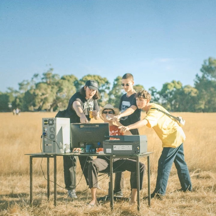 Metdog – « Questions and Answers Regarding Computers And Screens »
LP, Critter Records, 18 January 2024, #eggpunk @metdog_ @critterrecords
ift.tt/YmCENeO (link in bio) instagr.am/reel/C2ZSNnrL_…