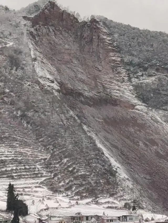 Early in the morning of 22 January 2023, a landslide at Zhenxiong in Yunnan Province, China is believed to have left 47 people missing:- eos.org/thelandslidebl…