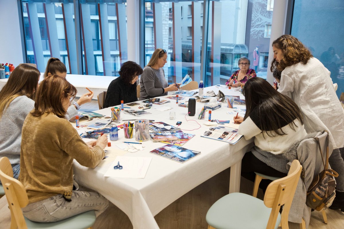 comuee's tweet photo. 🎨 El dissabte va tenir lloc el taller d’art expressiu, la primera activitat de l’any del programa Empodera’t 

💜 Gràcies a les assistents i a la Judit Rodrigo, qui es va encarregar de dirigir el taller

#EscaldesEngordany #Andorra #Empoderat #artexpressiu https://t.co/n75bcWgbvY