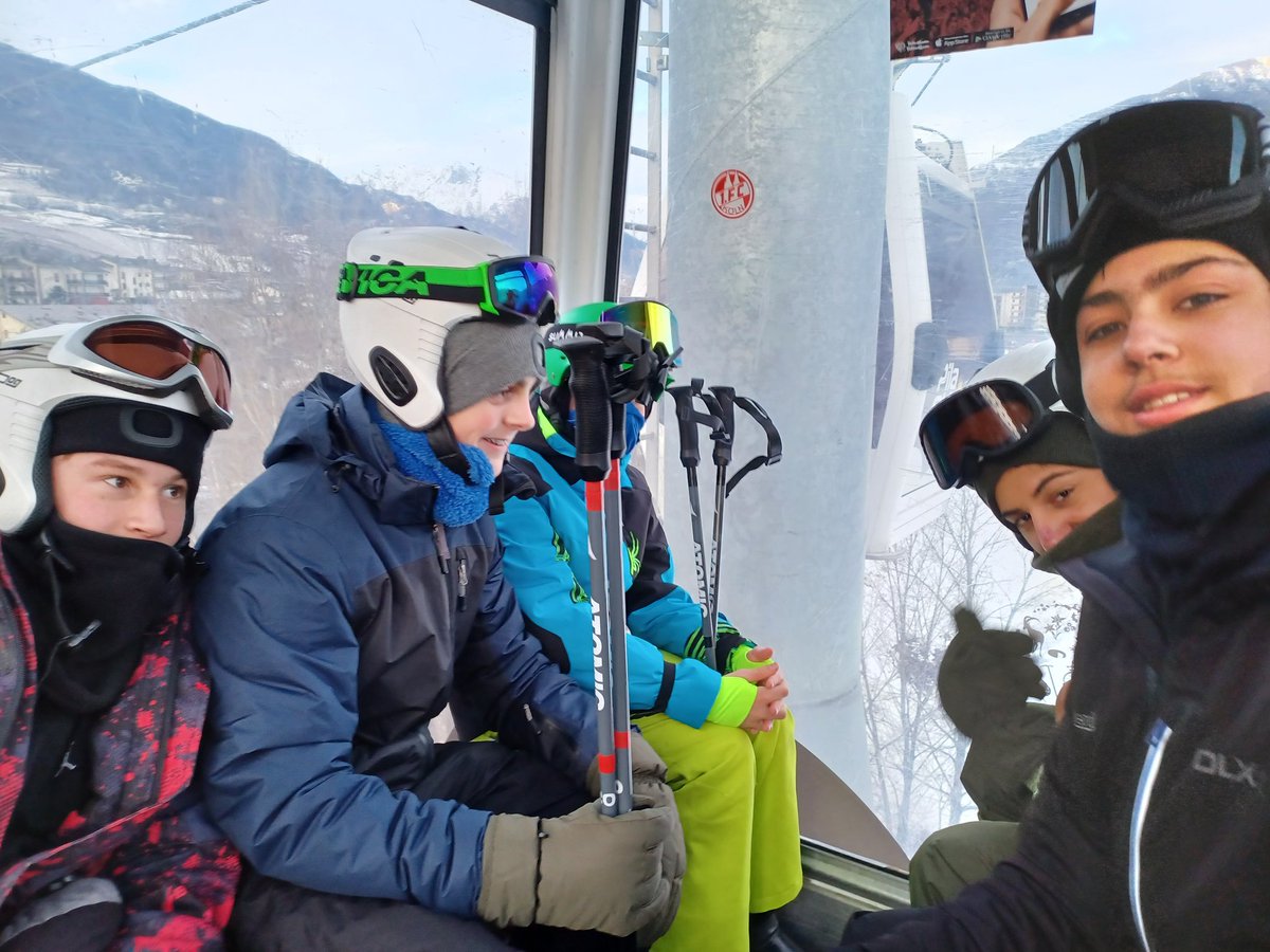 jpmoise1's tweet photo. @SexeysSchool Day 1 Ski Trip 2024 All ready for action https://t.co/wgTgJXuWd6