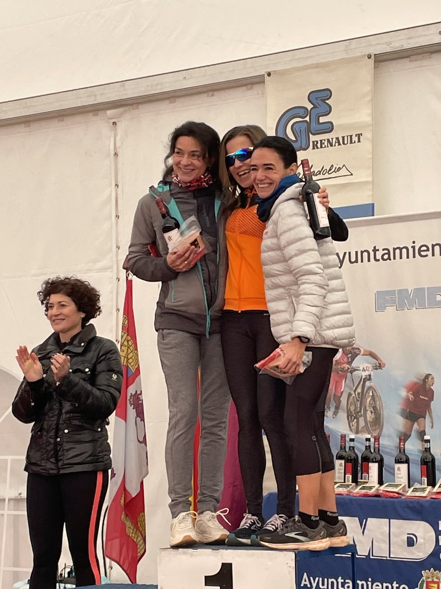 Yuste_Pedro's tweet photo. Cross de San Antón. Fresquito 🥶 y mucha gente maja 😀 . Entrenar por el pinar está genial, y “competir” aún mejor. Ah y otra vez podium-consorte 😂. https://t.co/mZJRbR0tUC
