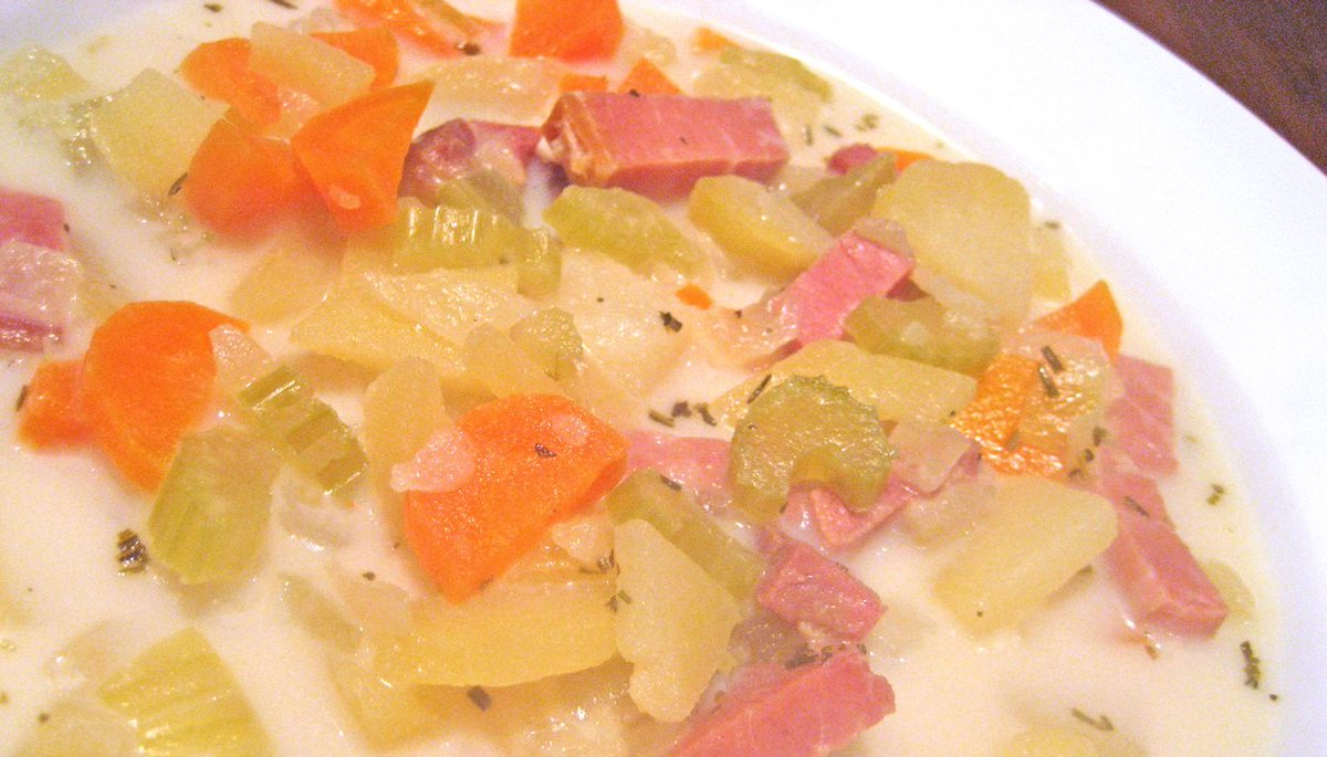 Potato Soup - simple, old-fashioned goodness in a bowl. #cookingfortwo #comfortfood #wintercooking #soup #soupseason #potatoes thymeforcookingblog.com/2023/01/potato…