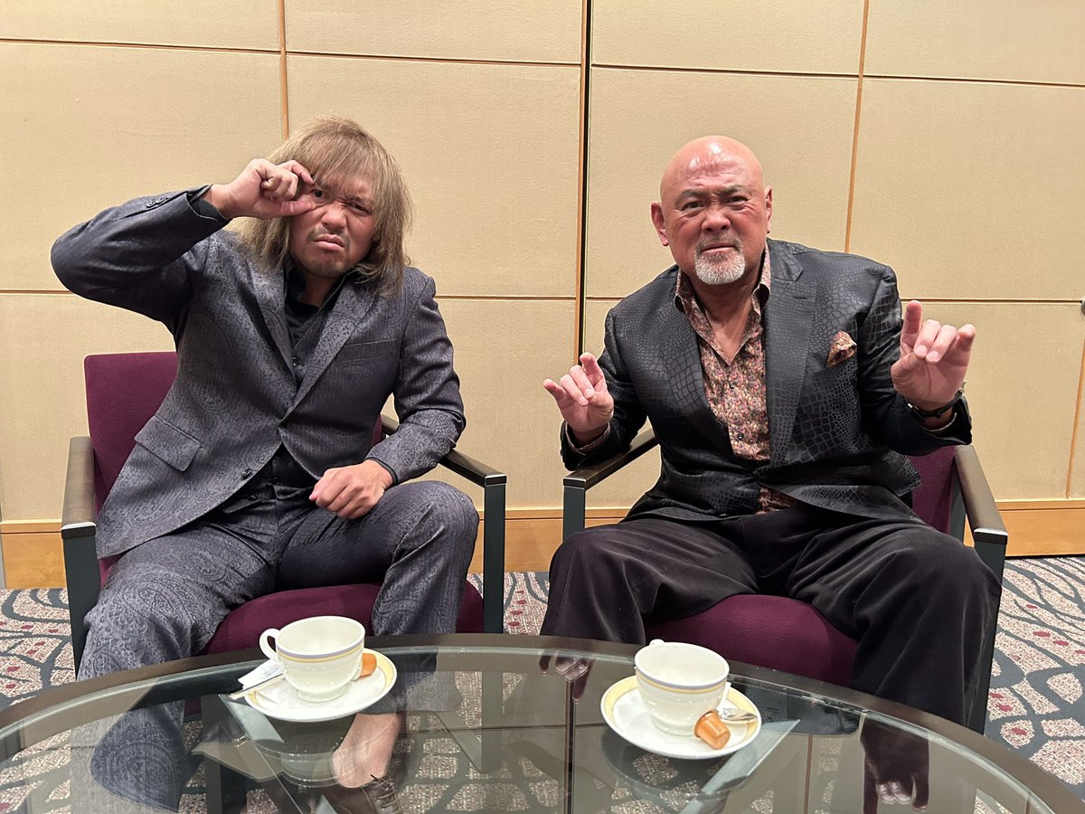 muto_keiji's tweet photo. 俺の引退試合の相手を務め2023年東スポプロレス大賞MVP受賞の内藤哲也選手と初対談！彼からは武藤LOVEを感じ心地良い空間だった！有難う！ https://t.co/gNYgayvOmh