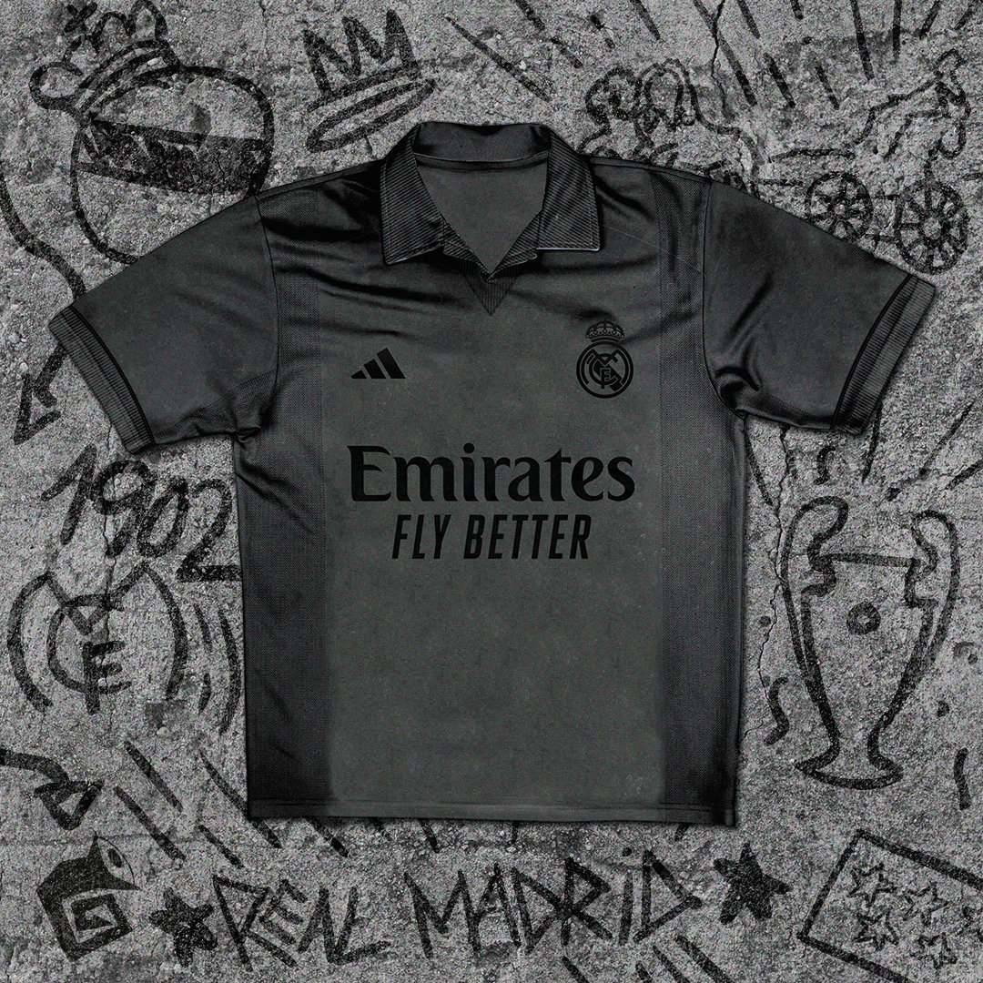 mgsdesignerfc's tweet photo. ¿Qué pasaría si las camisetas de fútbol fueran principalmente blancas y negras? 🏴🏳⚽ El Real Madrid sigue siendo la esencia del glamour y la grandeza.  ¿Listo para vestir con el orgullo y la distinción del Real Madrid? ⚽👑 #RealMadrid #Madrid #Merengues #Vinkingos #Madridistas https://t.co/sQgHHJIRpF