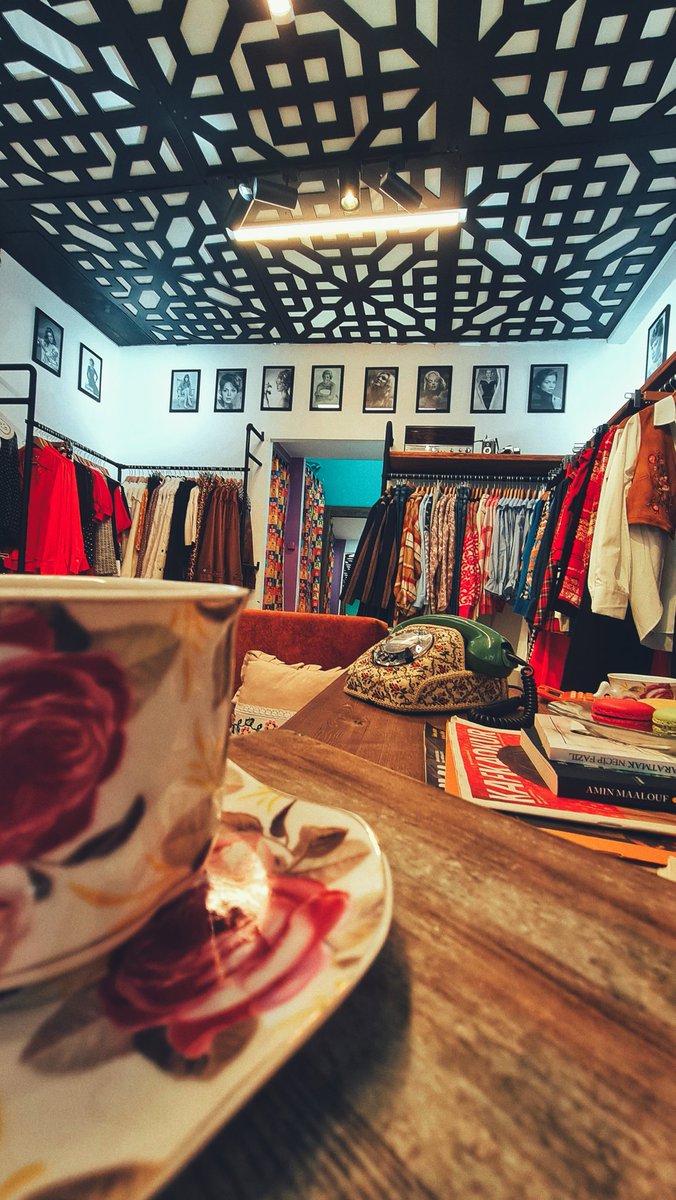 Buram Buram Nostalji Kokan Retro Boutiqueden Merhaba🎬☕️

#nostalji 
#Retro 
#butik 
#alışveriş