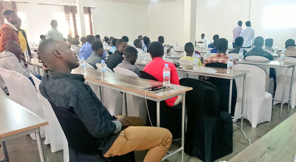 bugeserayouth's tweet image. #NonahaBirikuba
Muri iki gitondo tariki 22 Mutarama 2024
mu cyumba cy'inama cya Sunrise hari kubera inama ya komite nyobozi yaguye y'Urubyiruko ku karere, iyi nama ikaba igamije gutegura igikorwa cya  #UrubyirukoRwaBugeseraTurashima
ndetse n'umunsi w'Intwari uzaba 01/02/2024.