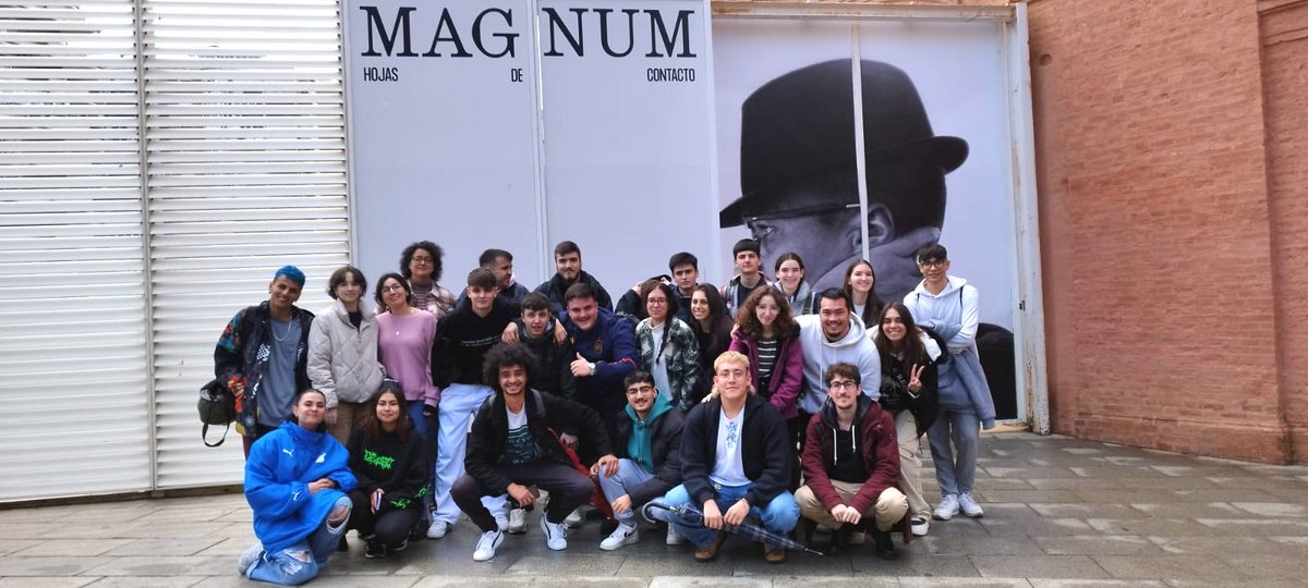 IESJesusMarin's tweet photo. 📸 DPTO. IMAGEN y SONIDO | El pasado miércoles, el #alumnado del #S11II visitó la exposición fotográfica "Magnum. Hojas de contacto" en el Centro Cultural La Malagueta.
👏🏻¡Muchas gracias por la atención!

#EquipoPolitecnico
#PolitecnicoMalaga https://t.co/i9qtju3OTm