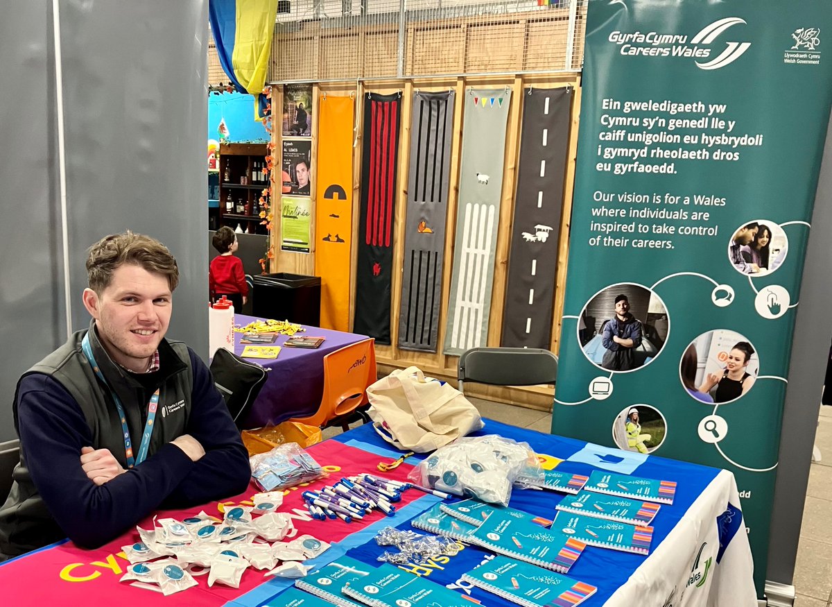 Thank you to <a href="/SamBarkerWales/">Sam Barker</a> for supporting the celebration of Iaith Gymraeg (Welsh language) event at Ty Pawb #wrexham. The event was aimed at sharing and celebrating Welsh medium education within Wrexham County Borough. Wrexham Welsh Education (youtube.com) launch