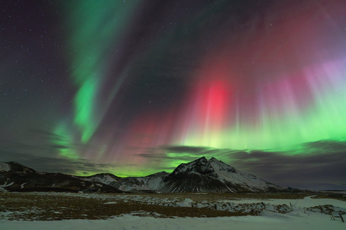 RBendova's tweet photo. “Dancing Lights in the Polar Night: 🌌✨ Explore the ethereal beauty of the Northern Lights, where solar winds meet Earth’s magnetic dance floor. Join me on a celestial journey under the Aurora-lit skies! 🌠❄️ #NorthernLightsMagic #AuroraAdventure
#northernlights https://t.co/BzI81Wek41