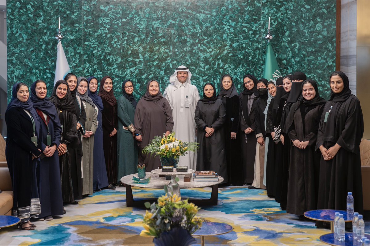 دعمًا للقطاع غير الربحي في قطاع الطاقة، التقى سمو #وزير_الطاقة مؤسِّسات "جمعية المرأة والطاقة" المتخصّصة في دعم تمكين وتأهيل المرأة في القطاع.
#بطاقاتهن_نرتقي