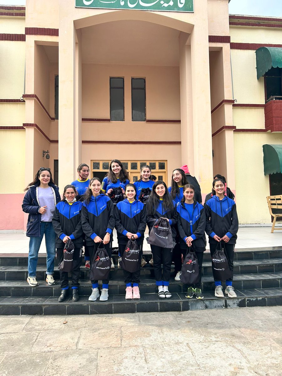 Excitement is in the air as team <a href="/ChitralWFC/">Chitral Women FC</a> touches down in Islamabad to kick-off the #EmpowHER Futsal Tournament! 
@ChitralwomensSC <a href="/RabiyaJaveri/">Rabiya Javeri Agha</a> <a href="/CanHCPakistan/">Canada in Pakistan</a> #NCHR #CFLI