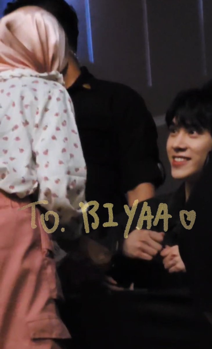 biyaahgh's tweet photo. (aku baru maju)

hendery : oh my god????
aku : helloowww hendery!!! i'm biyaa
hendery : hey biyaa! make up kamu bagus! 
aku : serius? rate dong outfit aku hari ini?
hendery : outfit kamu hari ini bagus banget + elegan

GUA : HAH??😁🥲😭💖🤲🏻🥰😔🧎🏻🥺😫😩🫠🫡😱😱 https://t.co/J3bxDBgHMD