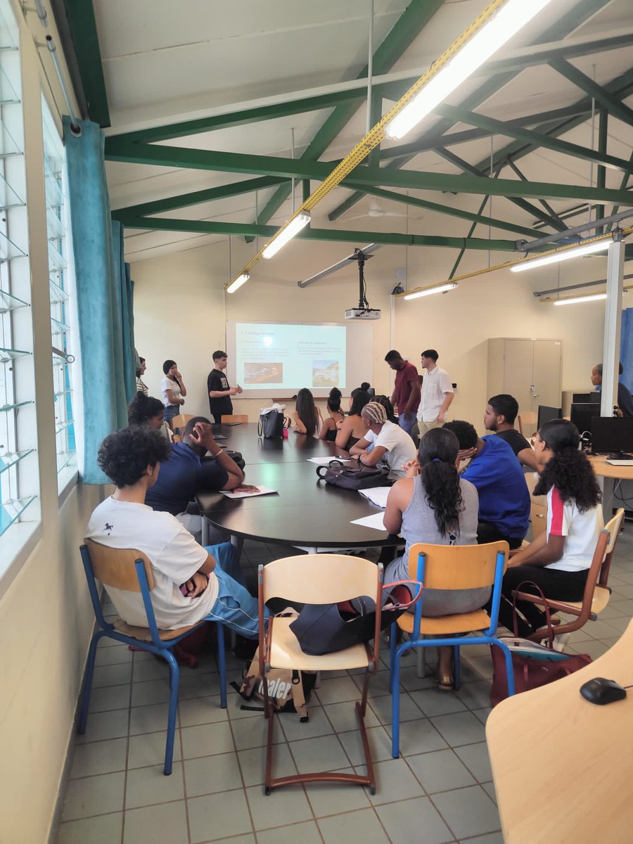 Beste urte batez, <a href="/TolosaldeaLH/">Tolosaldea LH</a>-ko Merkataritzako ikasleak Reunion Uharteko La Vue Belle Lizeoan elkartruke batean parte hartzen ari dira. Egun hauetan zehar, ekintza ezberdinak burutuko dituzte bertako ikasleekin batera. <a href="/sepiegob/">SEPIE</a>  <a href="/Int_Tknika/">International_TK</a> <a href="/FPeuskadi/">FPeuskadi</a> <a href="/ikaslangipuzkoa/">IKASLAN GIPUZKOA</a>