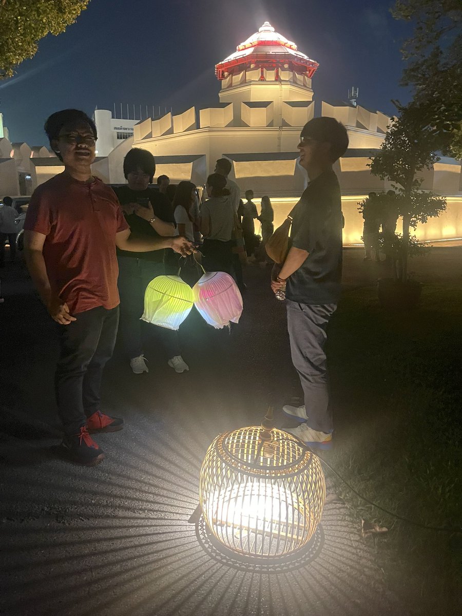 configlight's tweet image. Bangkok Social Lighting Workshop final presentations to Governor of Bangkok and his Deputy. Participants designs included a boat crossing, a selfie point, birdcage lanterns #sociallighting #Bangkoklightingworkshop @LSEnews @LUCIassociation @LightFollowsBeh