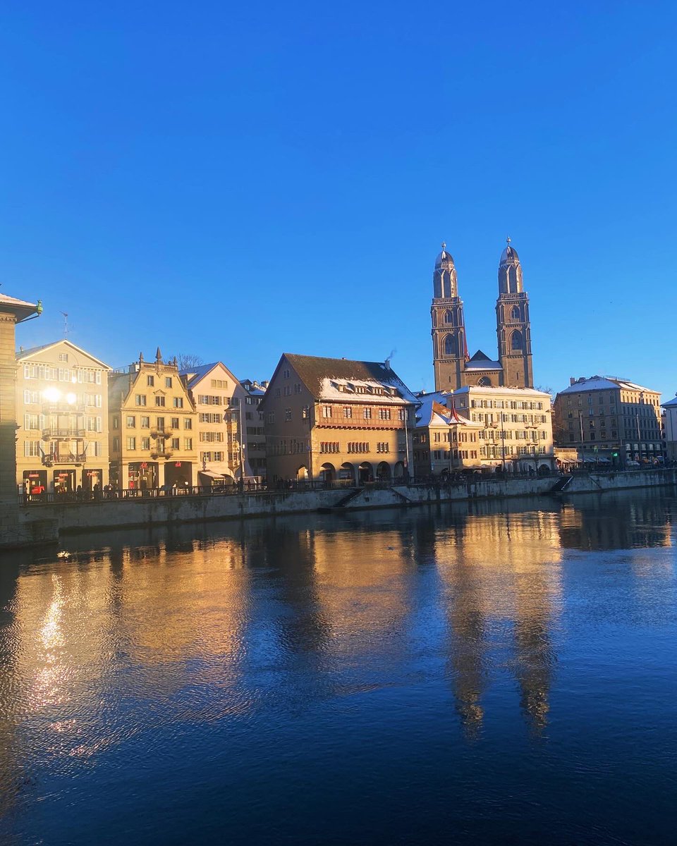 alan_oldham's tweet photo. A few snaps from the streets of central Zürich. A lot of stylish people out and about on a sunny weekend. Thanks to my/our hosts @photobastei! More pics & vid incoming!
#djt1000 #alanoldham #zurich #switzerland🇨🇭#onthemove #gigsareback #detroitinvasion https://t.co/0TtTJ0bZol