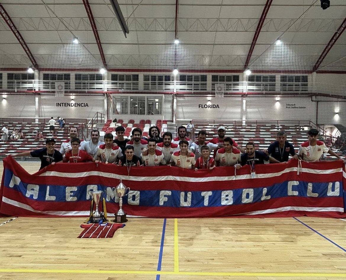 NicoDeLeonOrue's tweet photo. Palermo de Rocha, se consagró campeón del campeonato “nacional” de Fútbol Sala organizado por OFI que tuvo su fase final en Florida.

El Palermitano, equipo de Fútbol de Salón, se llevó este Torneo para la vitrina. https://t.co/KAJxgcIXdI