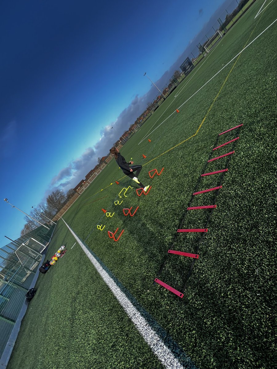 BenHeath2021's tweet image. Putting the work in this morning ⚽️🏃🏽‍♀️ @brookecairns24 #DoingExtra #Levels