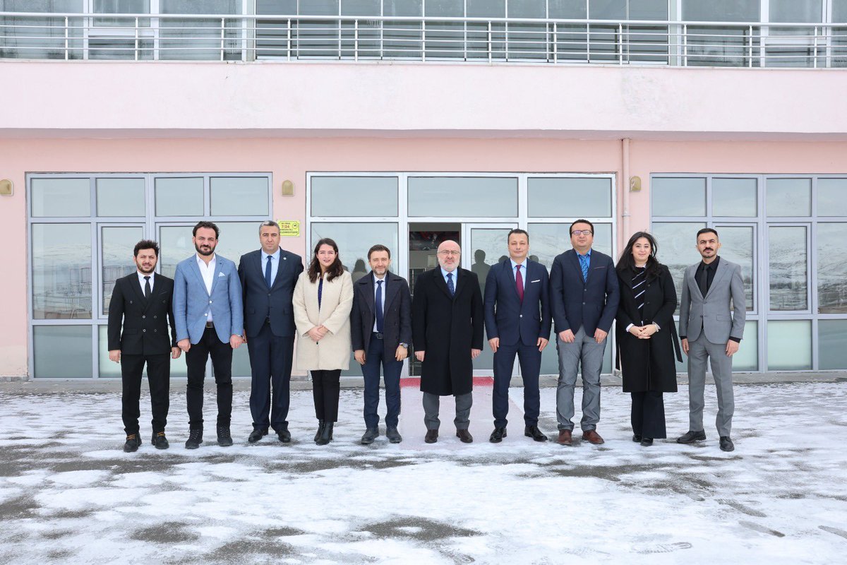 Üniversitemiz Pınarbaşı Alparslan Türkeş Yerleşkemizde bulunan Pınarbaşı Suna Yalçın Meslek Yüksekokulumuzun [<a href="/p_pmyo/">Kayseri Üniversitesi Pınarbaşı MYO</a>] Akademik Kurul Toplantısına katıldık. Meslek Yüksekokulumuz programlarının akreditasyon süreçlerinin yönetimine ve gündem maddelerine ilişkin değerlendirmelerde