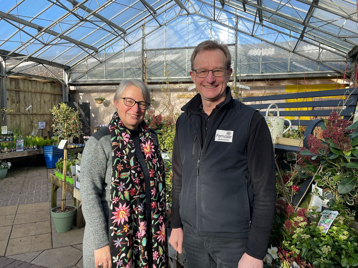 HTAnews's tweet photo. This morning, HTA Board member @NeilGGardens welcomed @natalieben to @FerndaleGardenC to visit his centre and to discuss environmental horticulture, retail, gardens and gardening as part of the excellent @indparltrust fellowship programme 🪴🏡🌳 #Horticulture https://t.co/SpBN7UgwBl