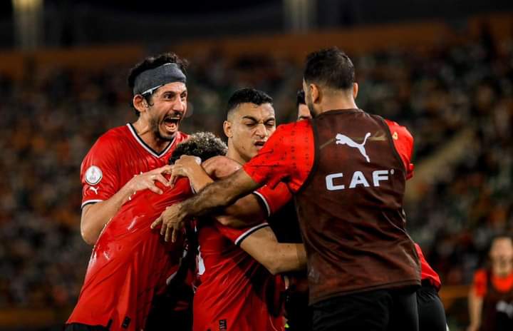 الواحد واثق ان الروح اللي ظهرت في الشوط التاني  قدام غانا هتبقى نقطة تحول لرجالتنا ويكونوا ابطال وعلى قلب رجل واحد.. قدها يارجالة 🇪🇬💪

#كلنا_ورا_منتخب_مصر
#منتخب_مصر
#مصر
#مصر_يا_أم_الدنيا
#محمد_صلاح