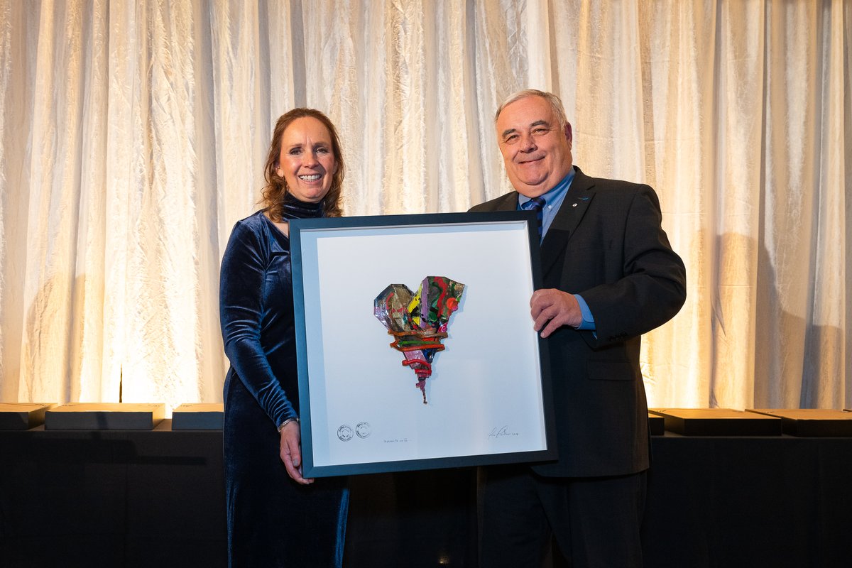 @RochefortLine, co-chair of #QuebecRE3 had the pleasure of receiving the price 'Event of the year 2023' from the Cercle des Ambassadeurs de Québec The event attracted 725 participants to the @quebeccongres, and generated spinoffs of $1.5 M for the region 📷: Samuel Tessier