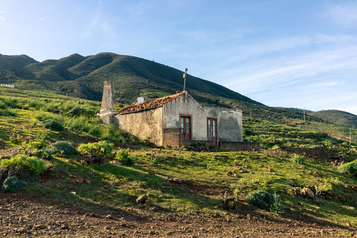 | LOCALIZACIONES ÚNICAS |
📸 Pintorescos rincones en paisajes rurales desde donde contar historias evocadoras.

La Palma es #elescenarioqueestásbuscando

📸 @robtures

<a href="/LaPalmaFilm/">La Palma Film</a> <a href="/CabLaPalma/">Cabildo de La Palma</a> <a href="/sodepal/">SODEPAL</a> <a href="/visitalapalma/">Visit La Palma</a> #cine #lapalmafilmcommission #rodarencanarias #Canarias