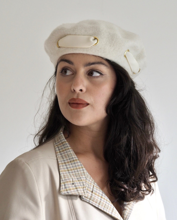 To tie or not to tie! Stay chic with our be-ribboned low slung beret 🤍

Shop the Liberty beret via link in bio

#londonfashion #beret #hats #womenshats #hatsfashion #hatstyle #headwear #womensfashionstyle #beretstyle #new #shop