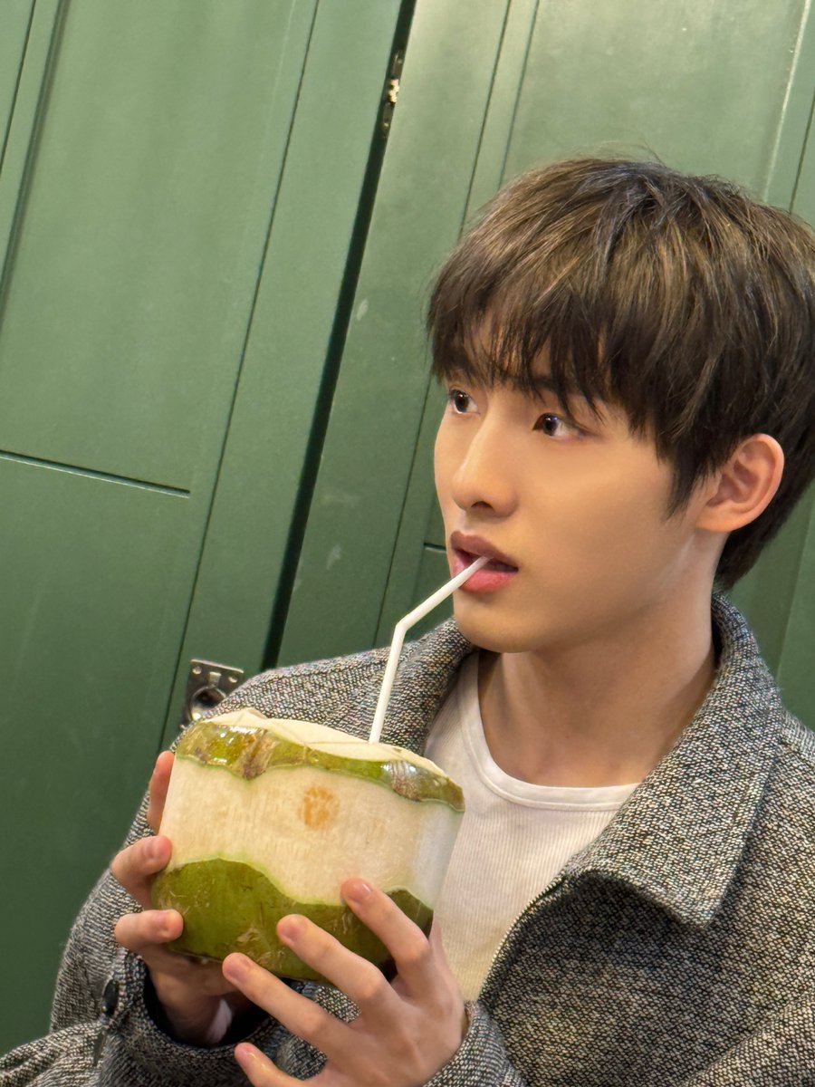 dramapotatoe's tweet photo. #DongSicheng shares new snaps

More - https://t.co/fDbcJ9Rh8u https://t.co/5srYYEYm5a